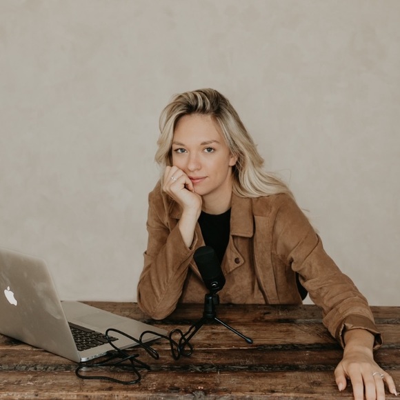 Meet your Posher, Madison - Picture 2 of 3